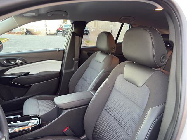 Used 2024 Chevrolet Trax LT image 36