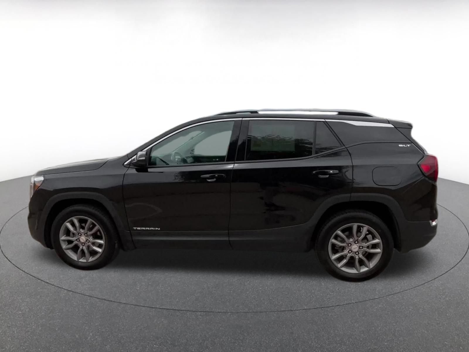 Used 2024 GMC Terrain SLT AWD/4WD image 7