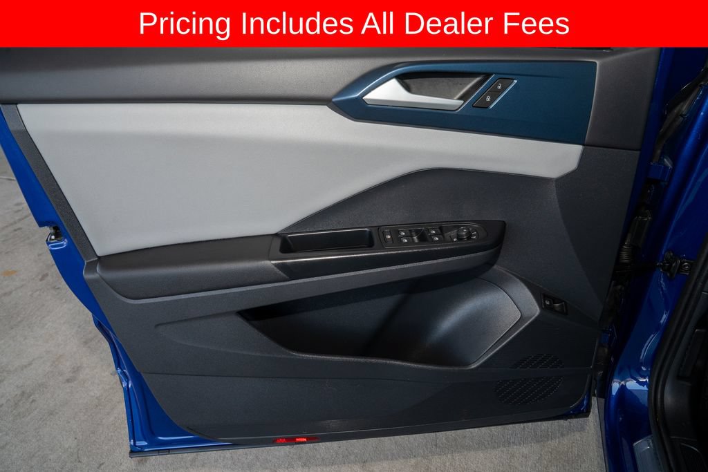 Used 2022 Volkswagen Taos SE FWD image 11