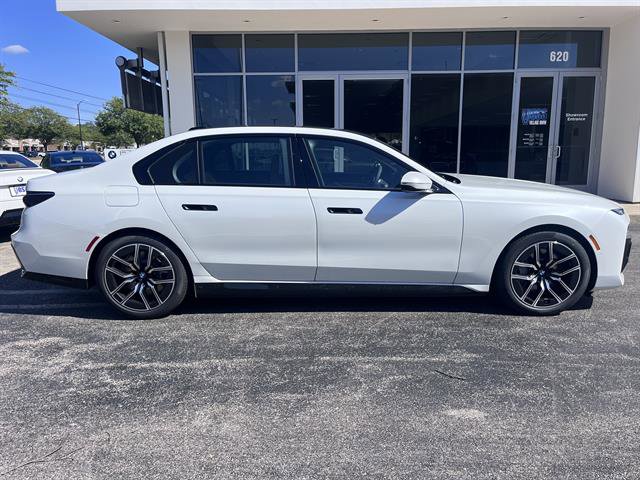 New 2026 BMW 750e xDrive w/ Executive Package image 2