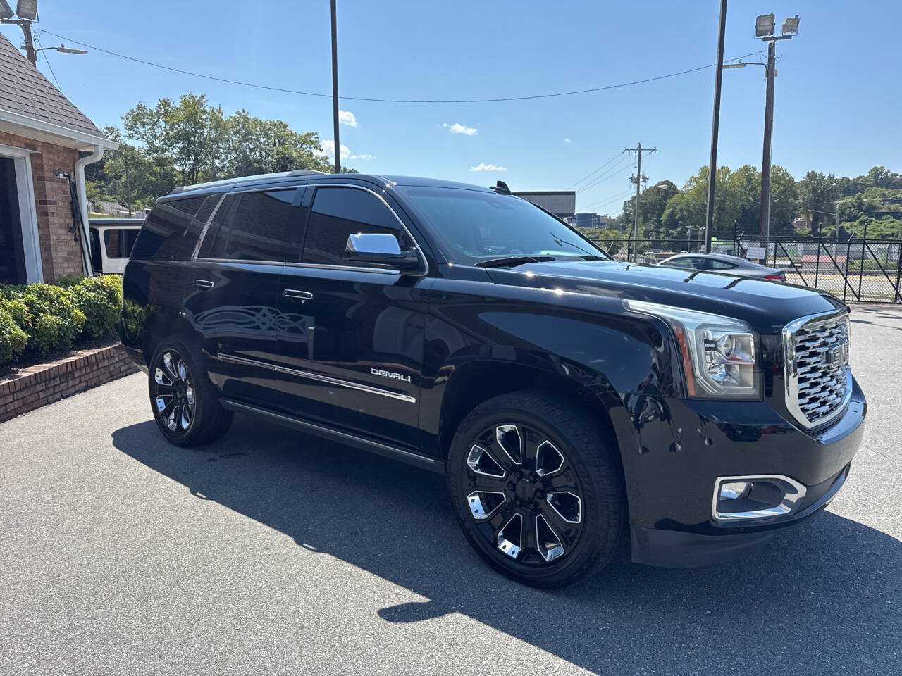 Used 2019 GMC Yukon Denali w/ Denali Ultimate Package AWD/4WD image 8
