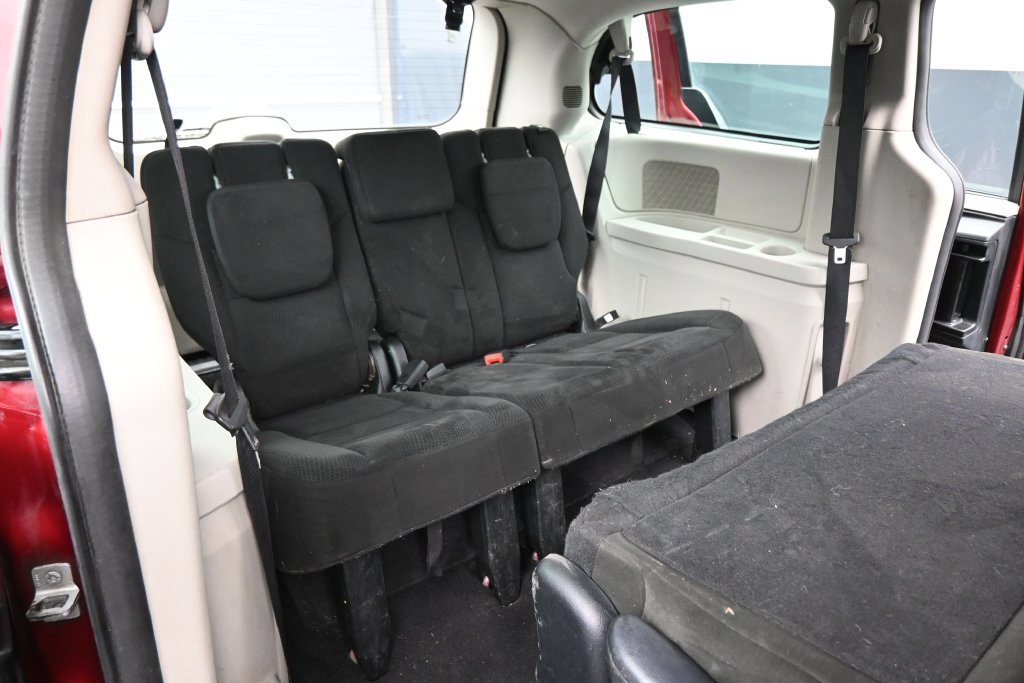 Used 2015 Dodge Grand Caravan American Value Package FWD image 21