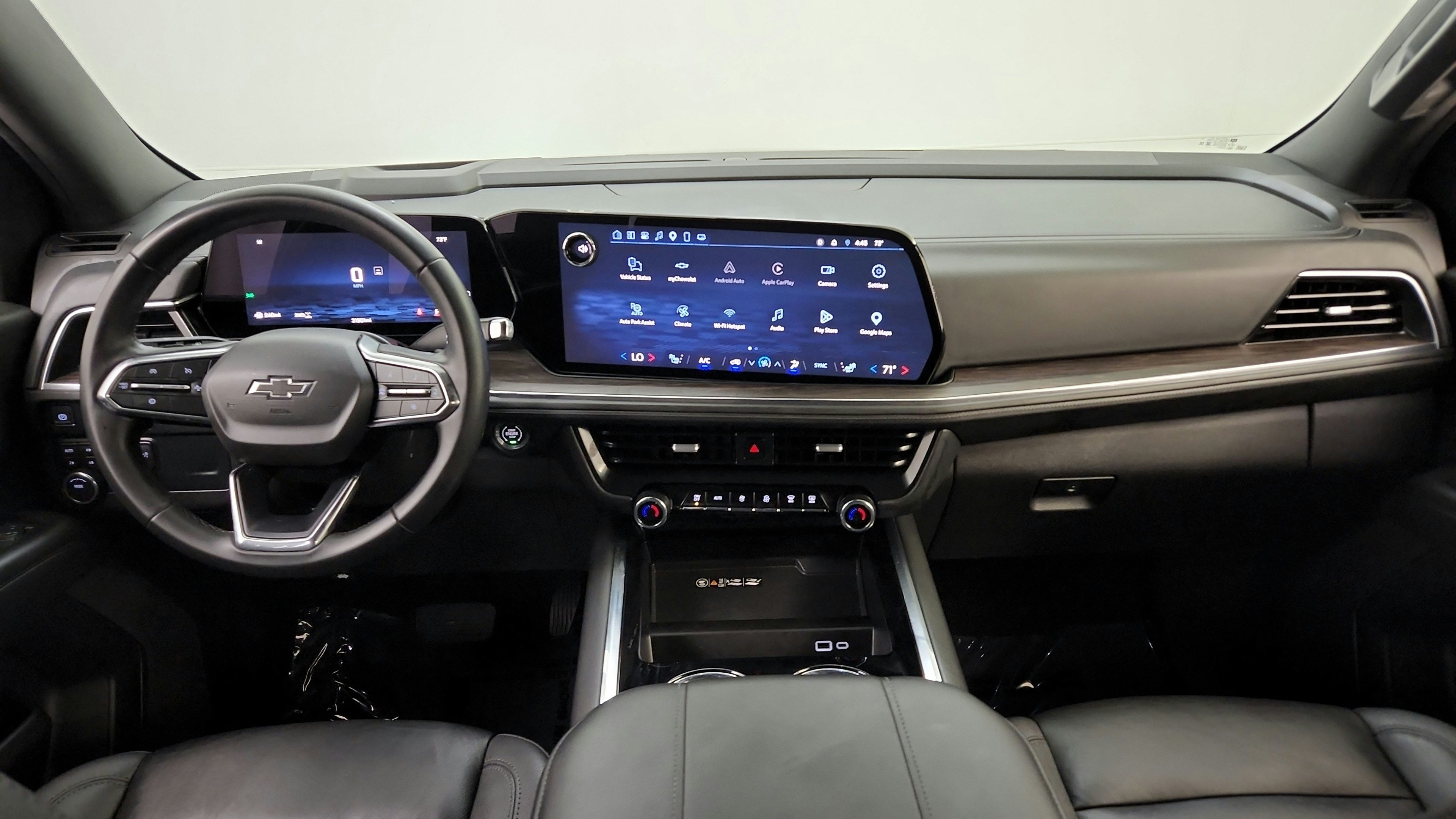 Used 2025 Chevrolet Suburban Z71 AWD/4WD image 21
