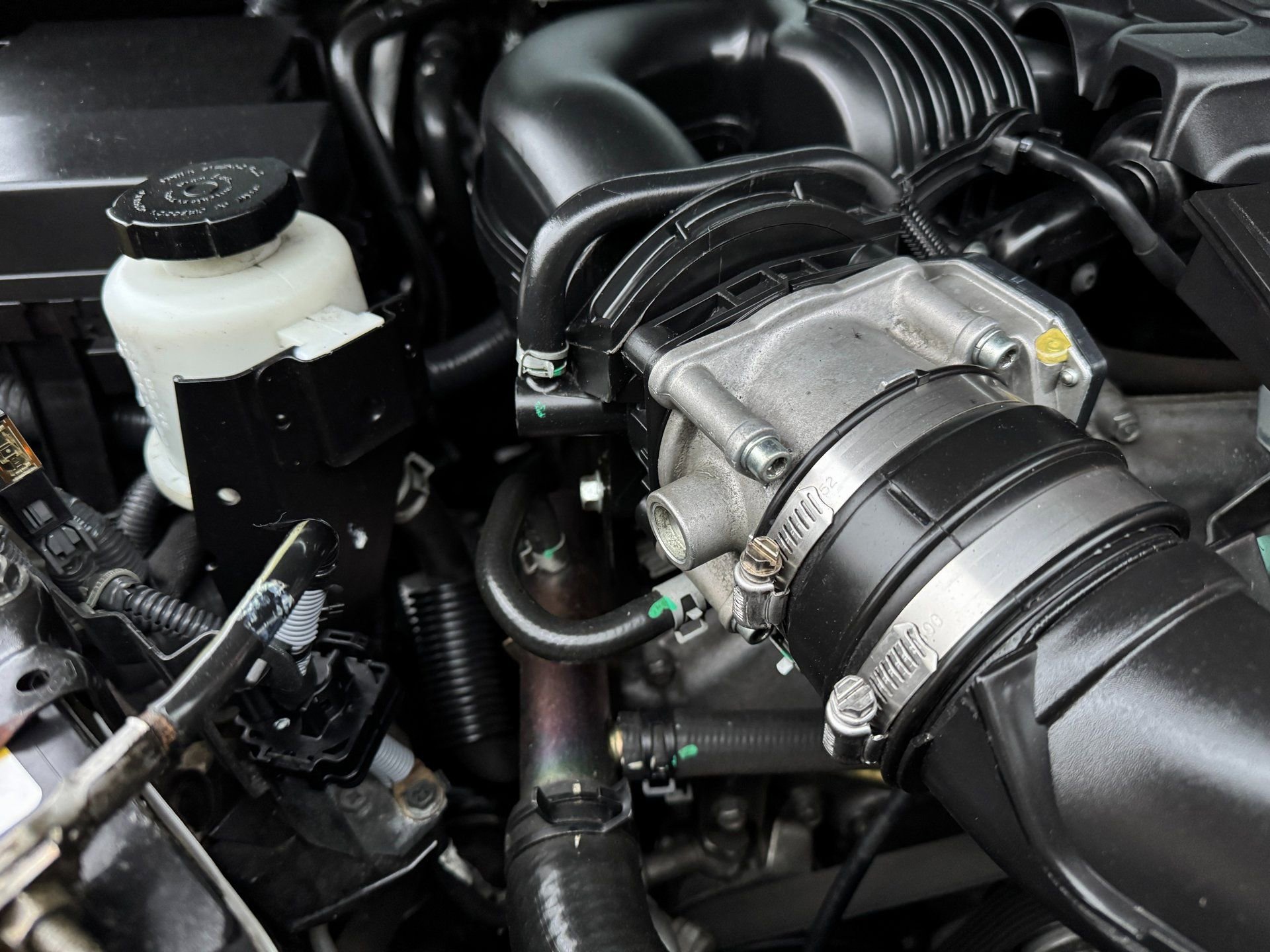 Used 2012 Nissan Frontier S image 41