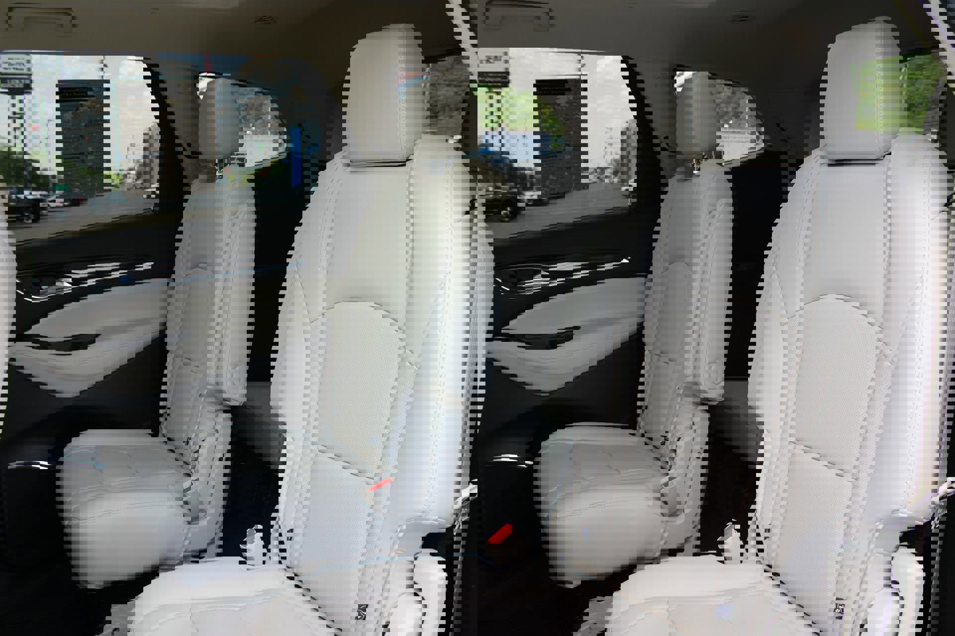 Used 2023 Buick Enclave Essence w/ Experience Buick Package FWD image 17