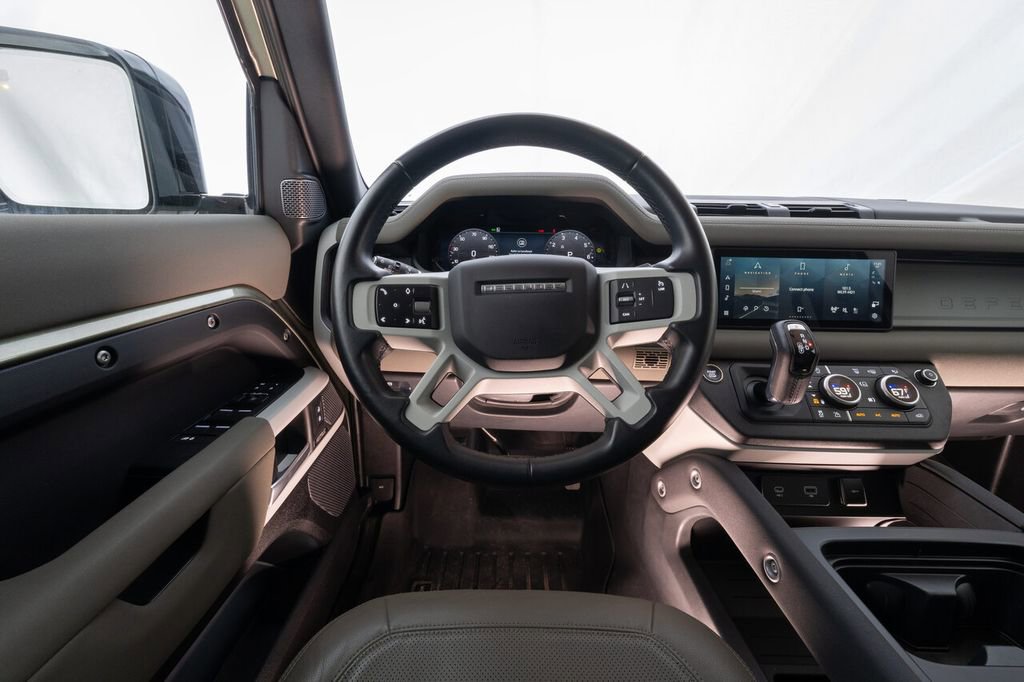 Used 2023 Land Rover Defender 110 SE image 8