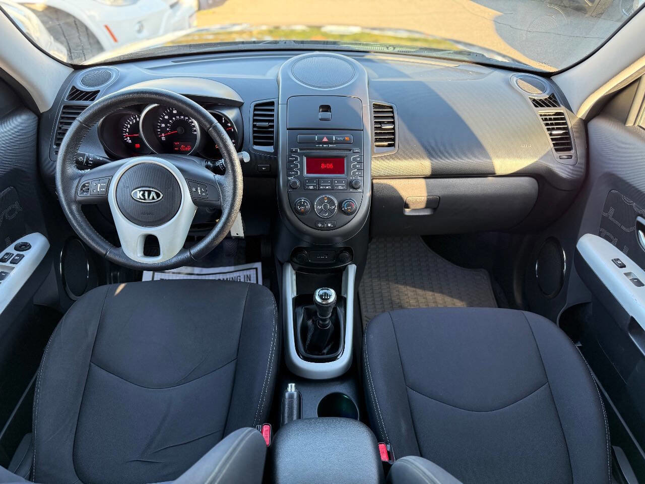 Used 2012 Kia Soul + FWD image 13