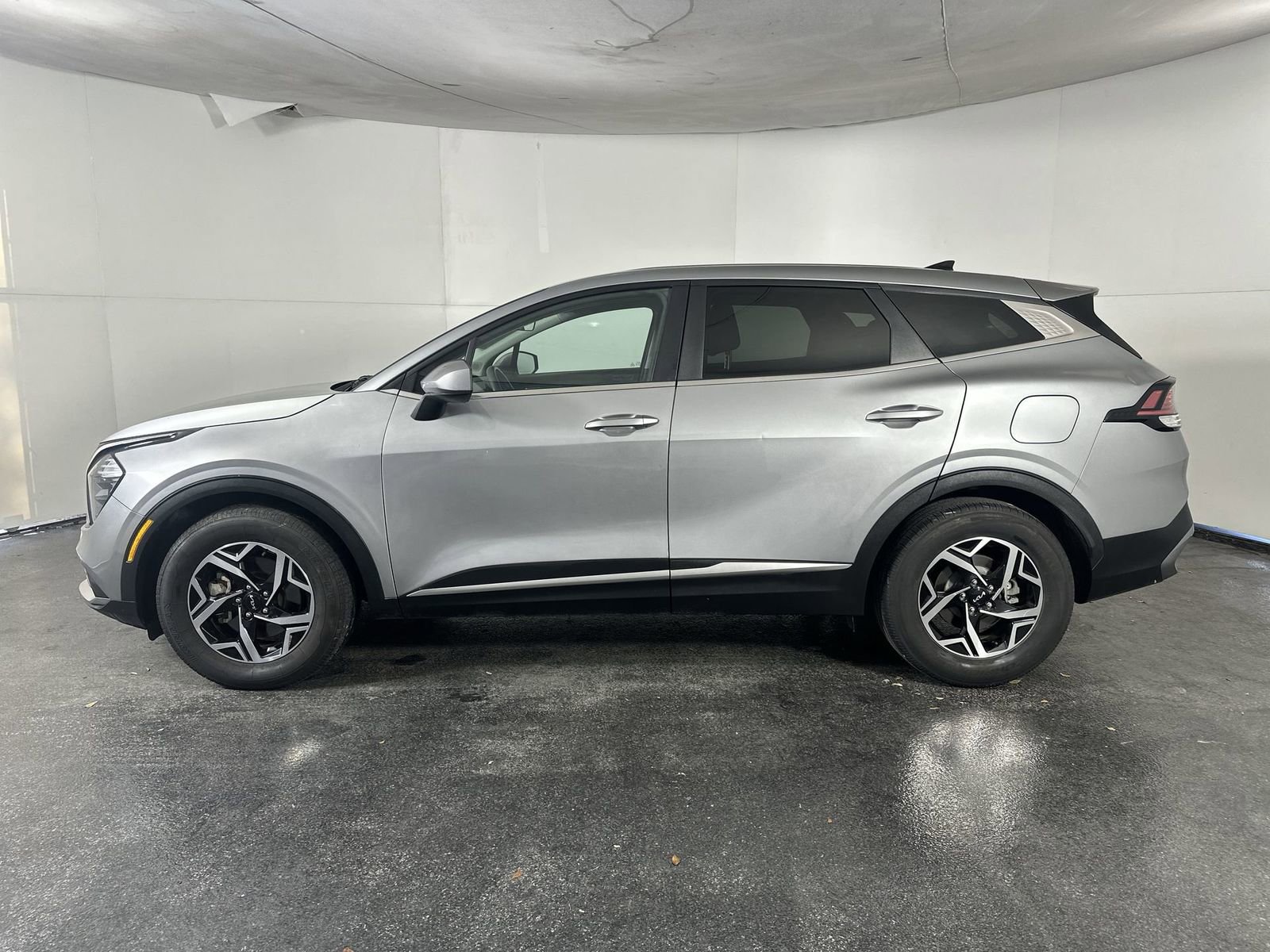 Used 2023 Kia Sportage LX image 5
