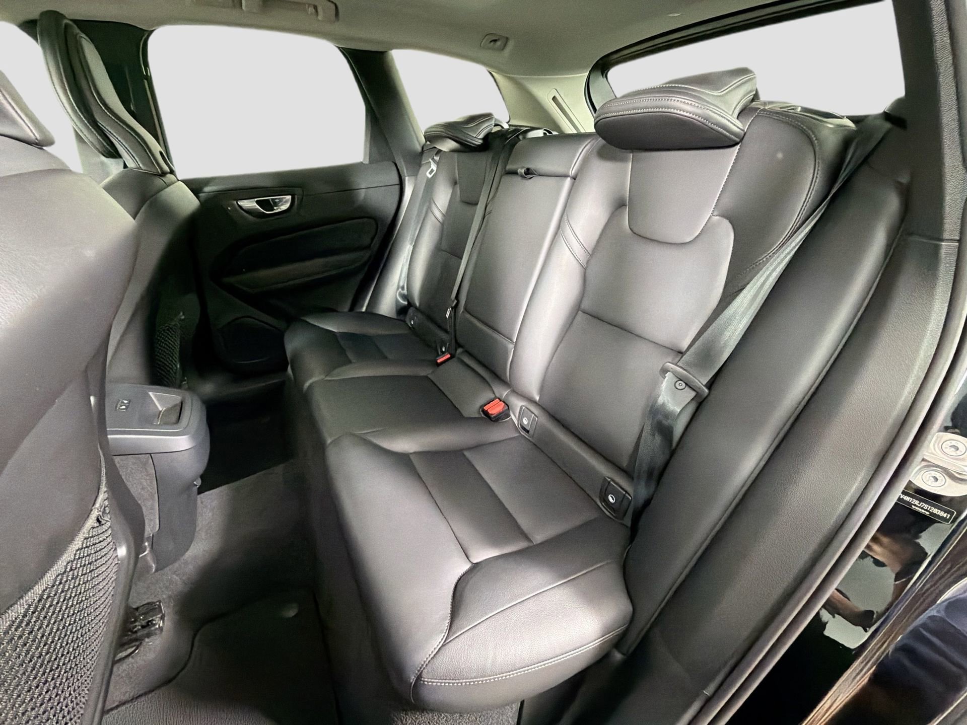 Certified 2025 Volvo XC60 B5 Core AWD/4WD image 24
