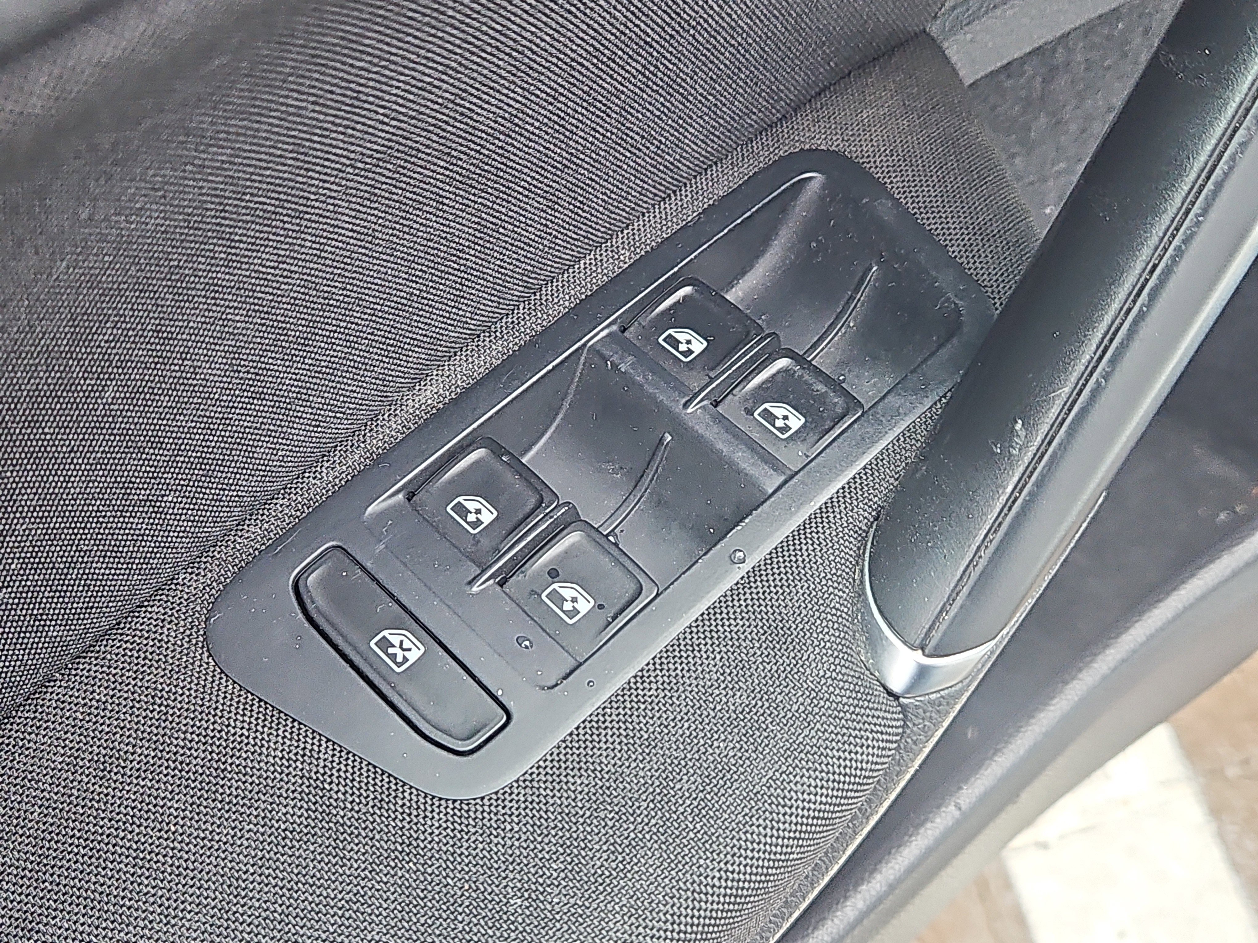 Used 2016 Volkswagen Golf S image 14