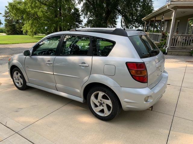 Used 2006 Pontiac Vibe w/ Sport Package FWD image 4
