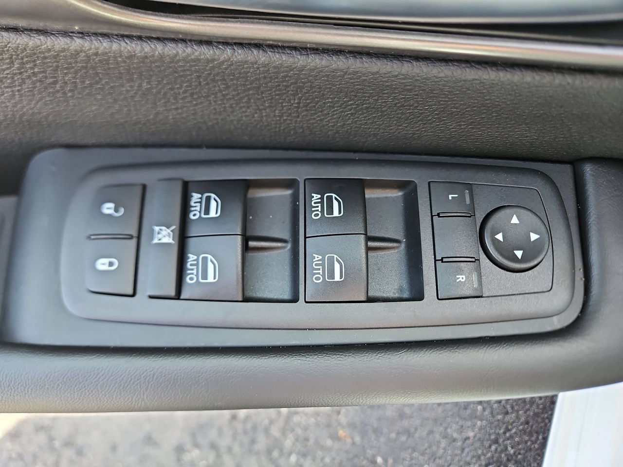 New 2026 Chrysler Pacifica Select w/ S Appearance Package FWD image 21