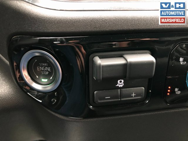 Used 2025 GMC Sierra 1500 SLT AWD/4WD image 11