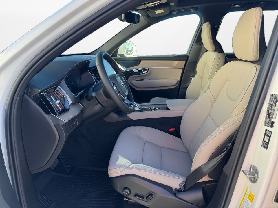 New 2026 Volvo XC90 T8 Plus w/ Protection Package Premier image 9