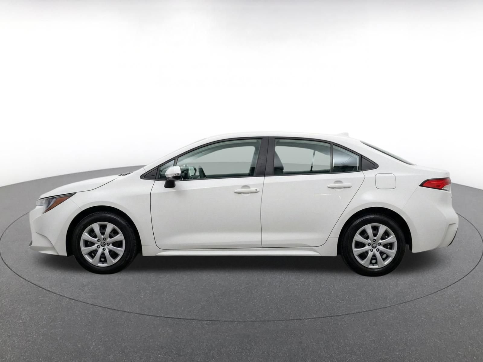 Used 2025 Toyota Corolla LE FWD image 4