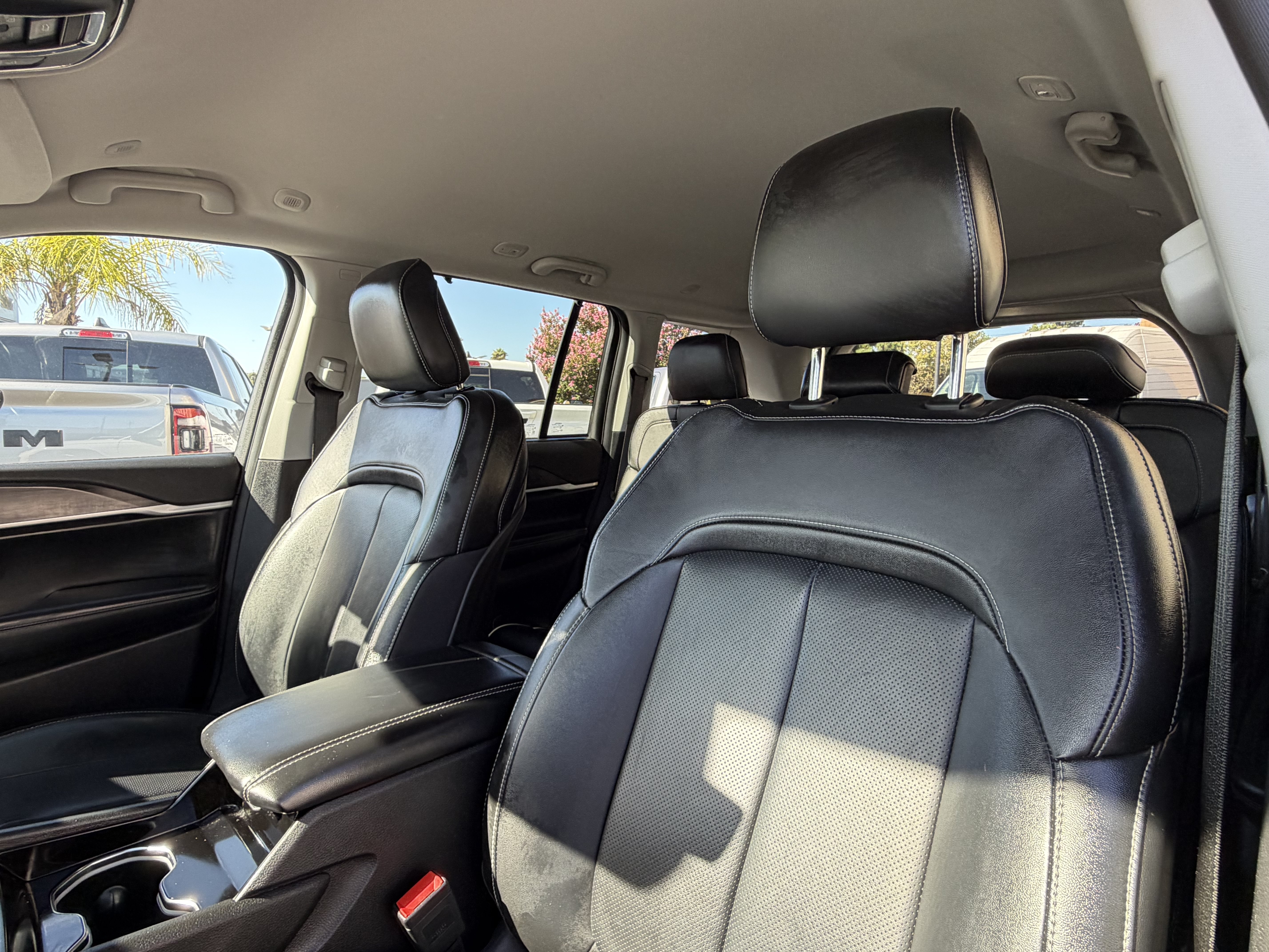 Used 2023 Jeep Grand Cherokee Limited w/ Luxury Tech Group II RWD image 22