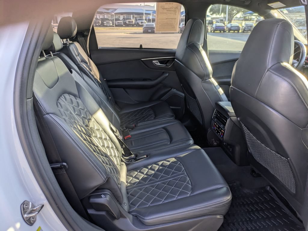Used 2023 Audi SQ7 Prestige AWD/4WD image 32