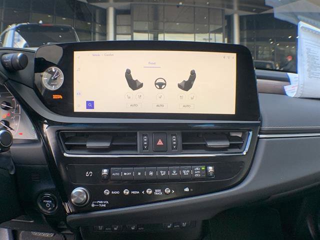 Certified 2025 Lexus ES 300h w/ Premium Package image 19