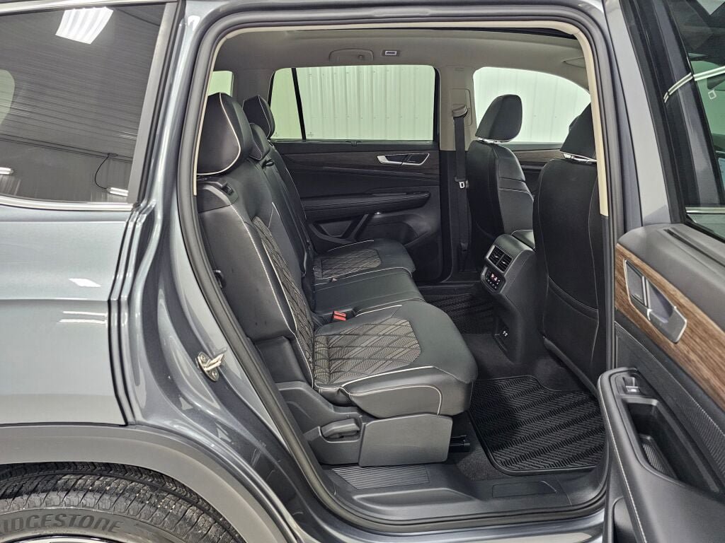 Used 2024 Volkswagen Atlas SEL Premium R-Line AWD/4WD image 19