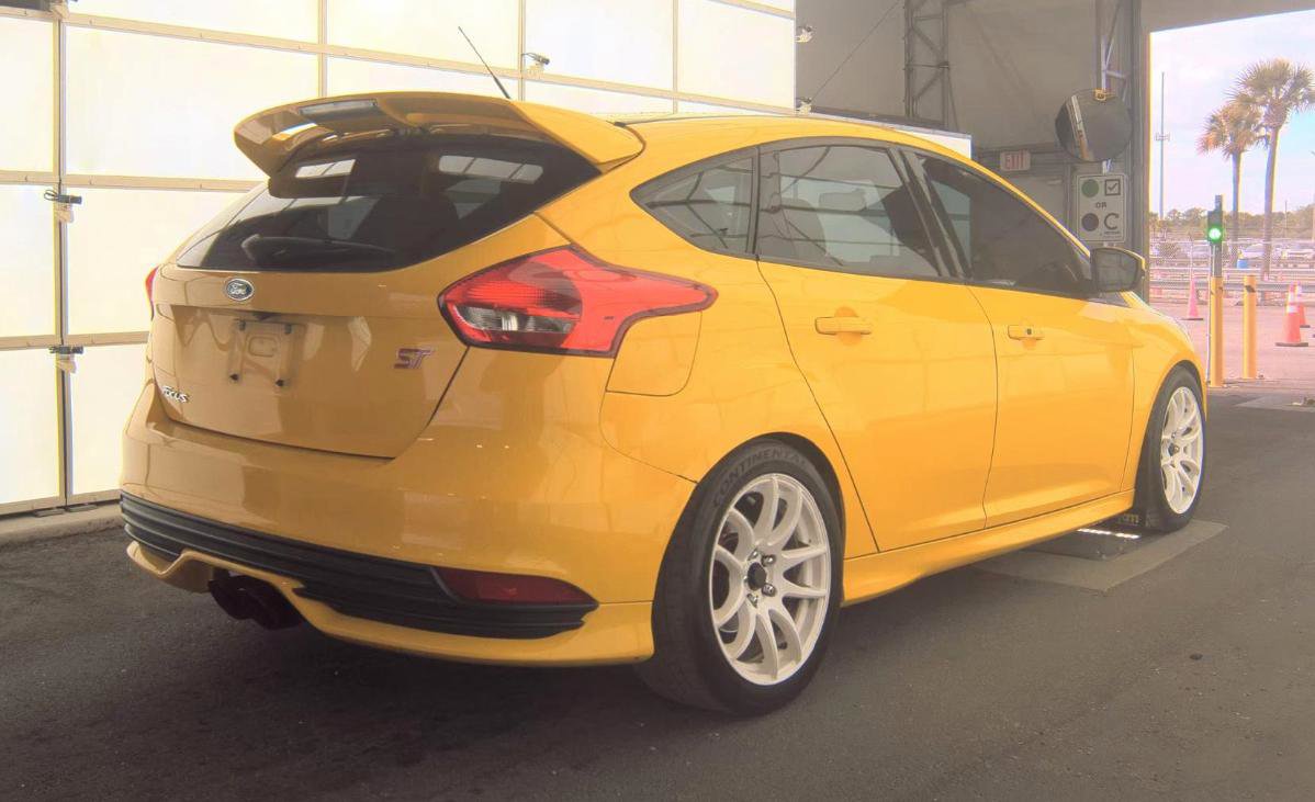 Used 2017 Ford Focus ST FWD image 4