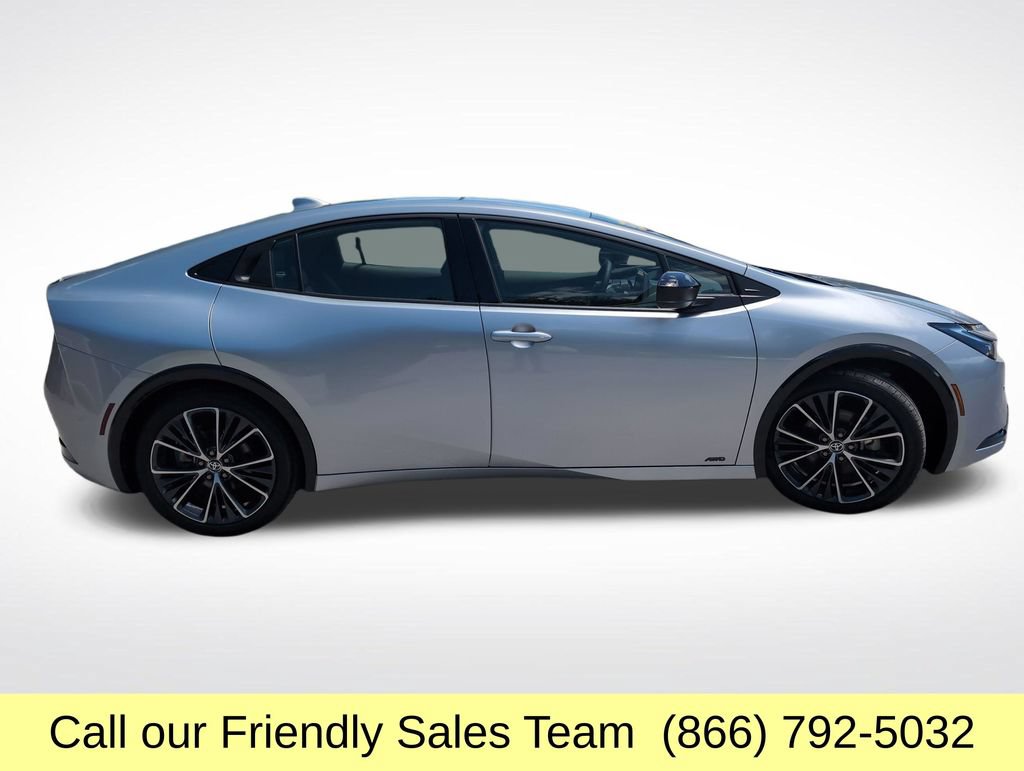 Used 2024 Toyota Prius XLE AWD/4WD image 7