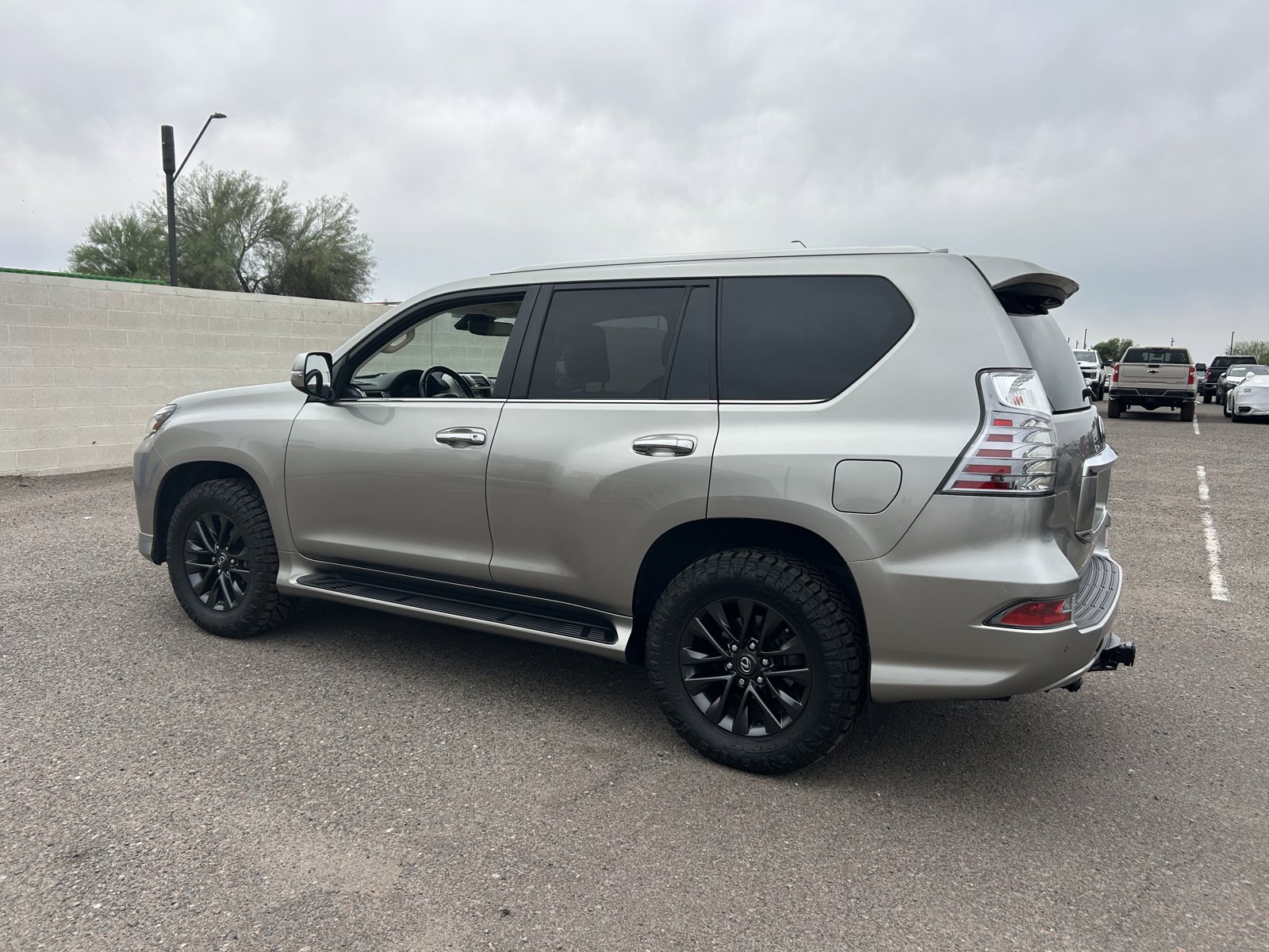 Used 2021 Lexus GX 460 Premium w/ Premium Package image 3