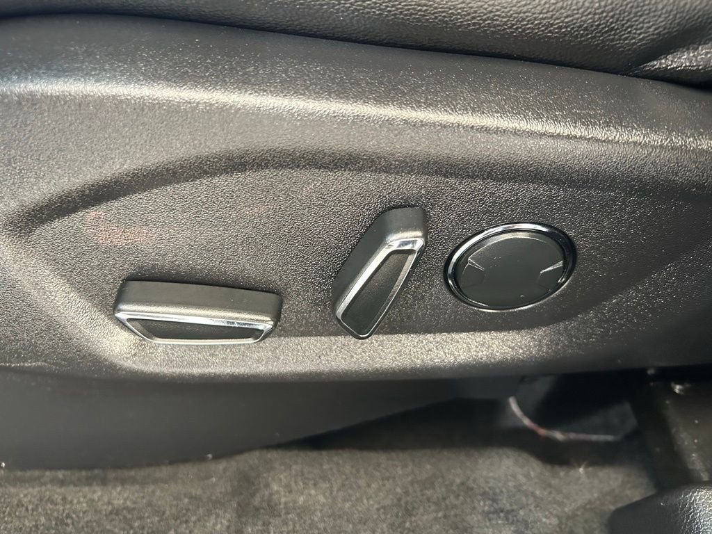 Used 2017 Ford Explorer XLT w/ Equipment Group 202A image 30