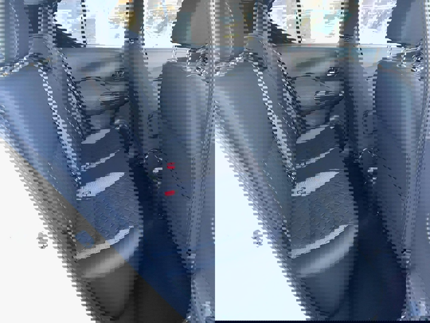 Used 2018 Nissan Kicks SV image 19