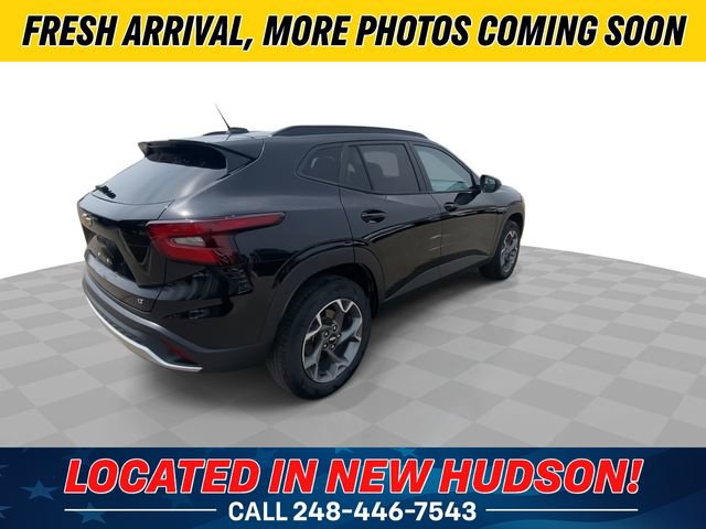 Used 2024 Chevrolet Trax LT w/ Driver Confidence Package FWD image 2