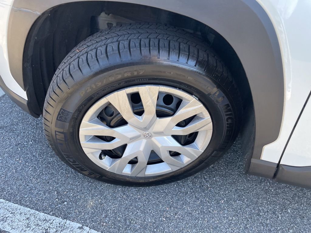 Used 2022 Toyota Corolla Cross L image 5