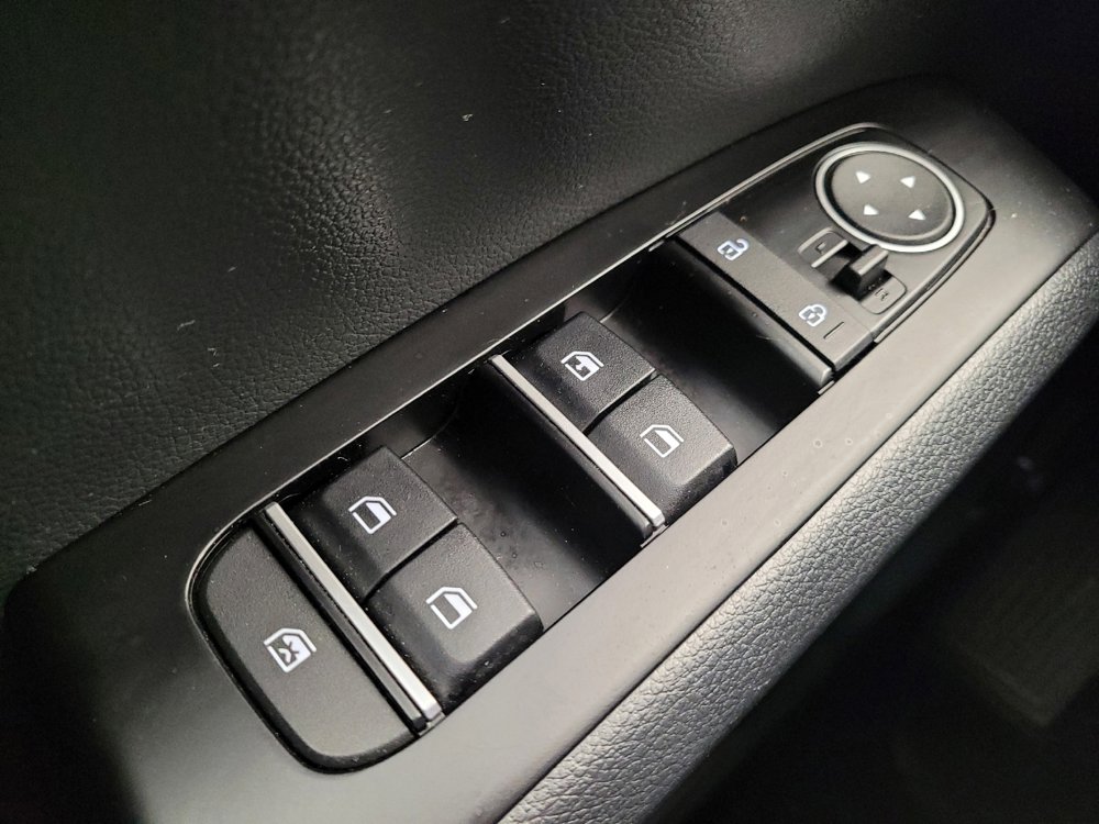 Used 2025 Kia Soul LX w/ LX Technology Package FWD image 27