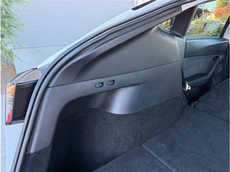 Used 2020 Tesla Model Y Long Range image 43