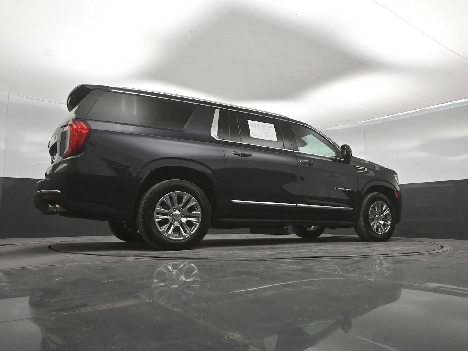 Used 2024 GMC Yukon XL Denali w/ Advanced Technology Package AWD/4WD image 42