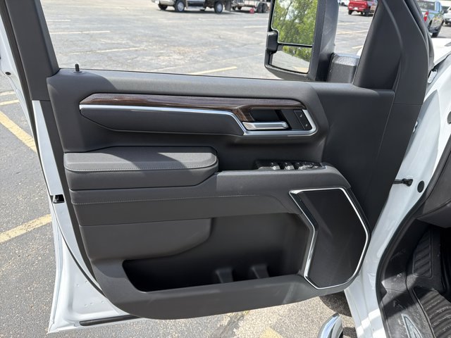 New 2026 Chevrolet Silverado 2500 LT w/ Z71 Chrome Sport Edition AWD/4WD image 10