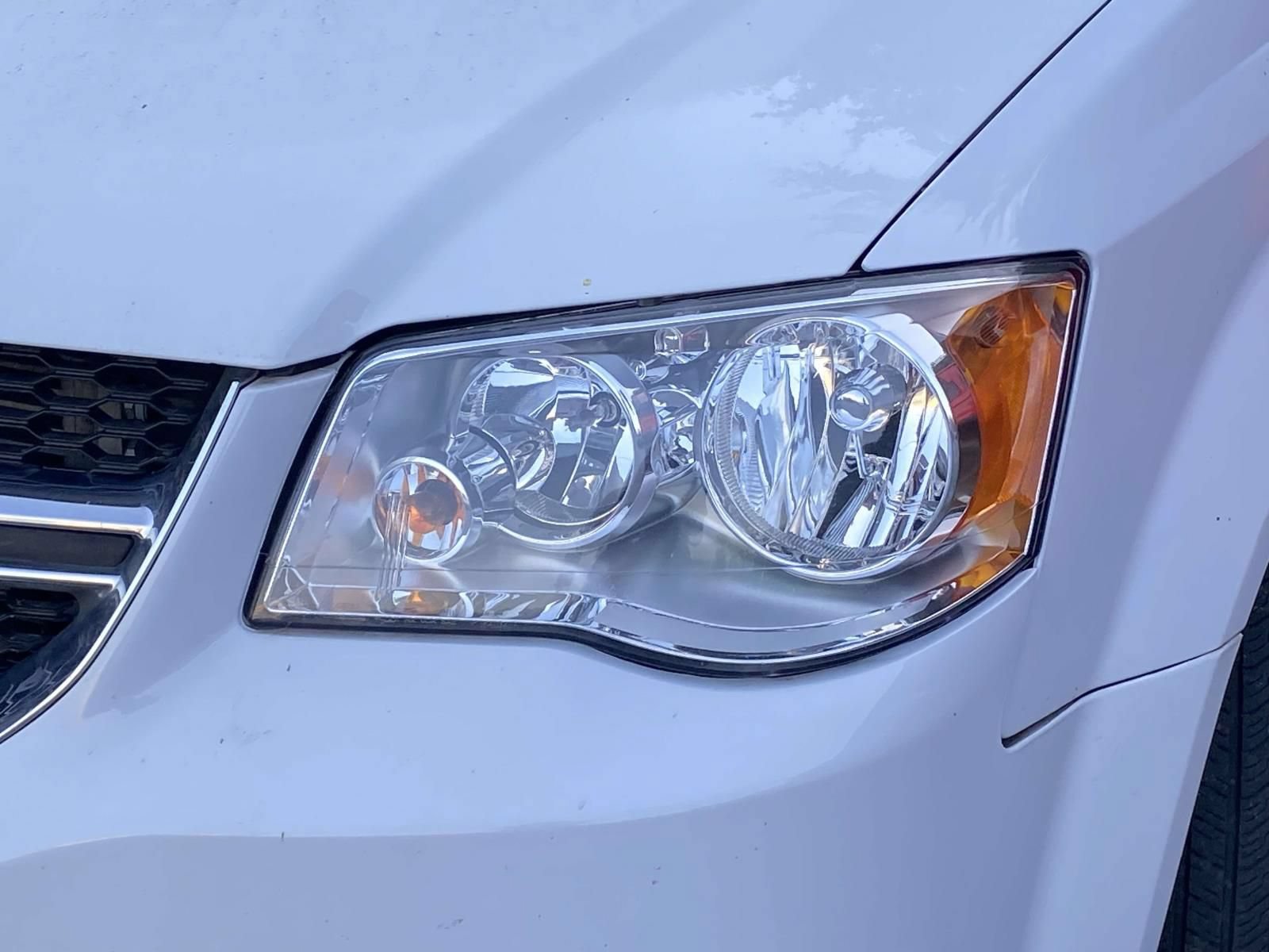 Used 2019 Dodge Grand Caravan SE w/ UConnect Hands-Free Group FWD image 5