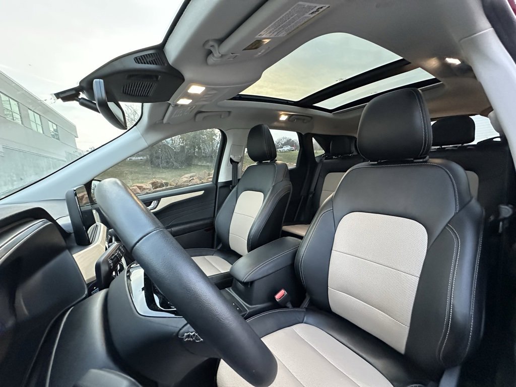 Used 2022 Ford Escape Titanium w/ Titanium Elite Package image 14