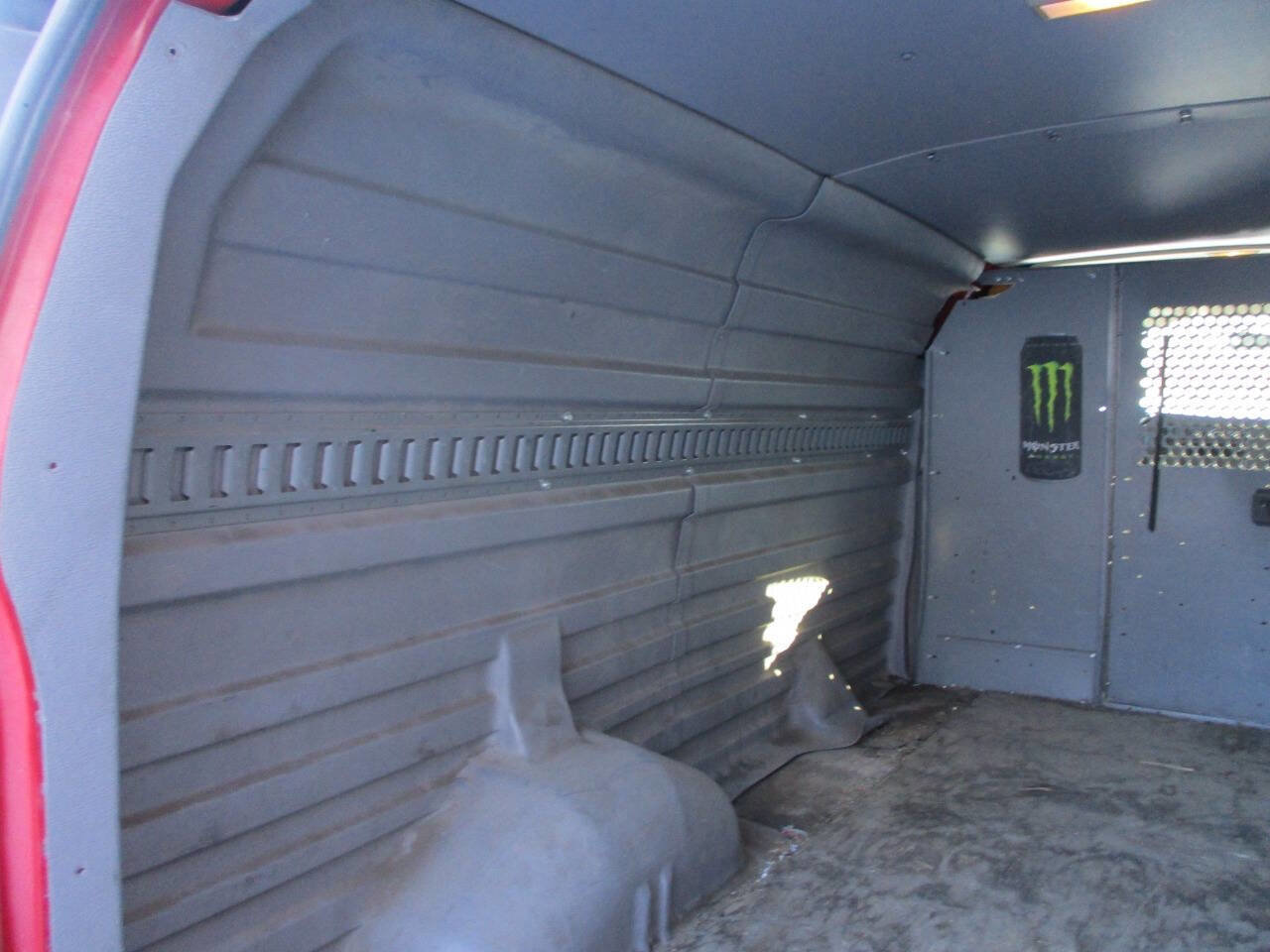 Used 2009 Chevrolet Express 3500 image 22