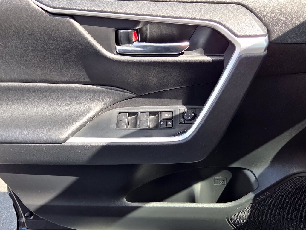 Certified 2022 Toyota RAV4 XLE Premium FWD image 30