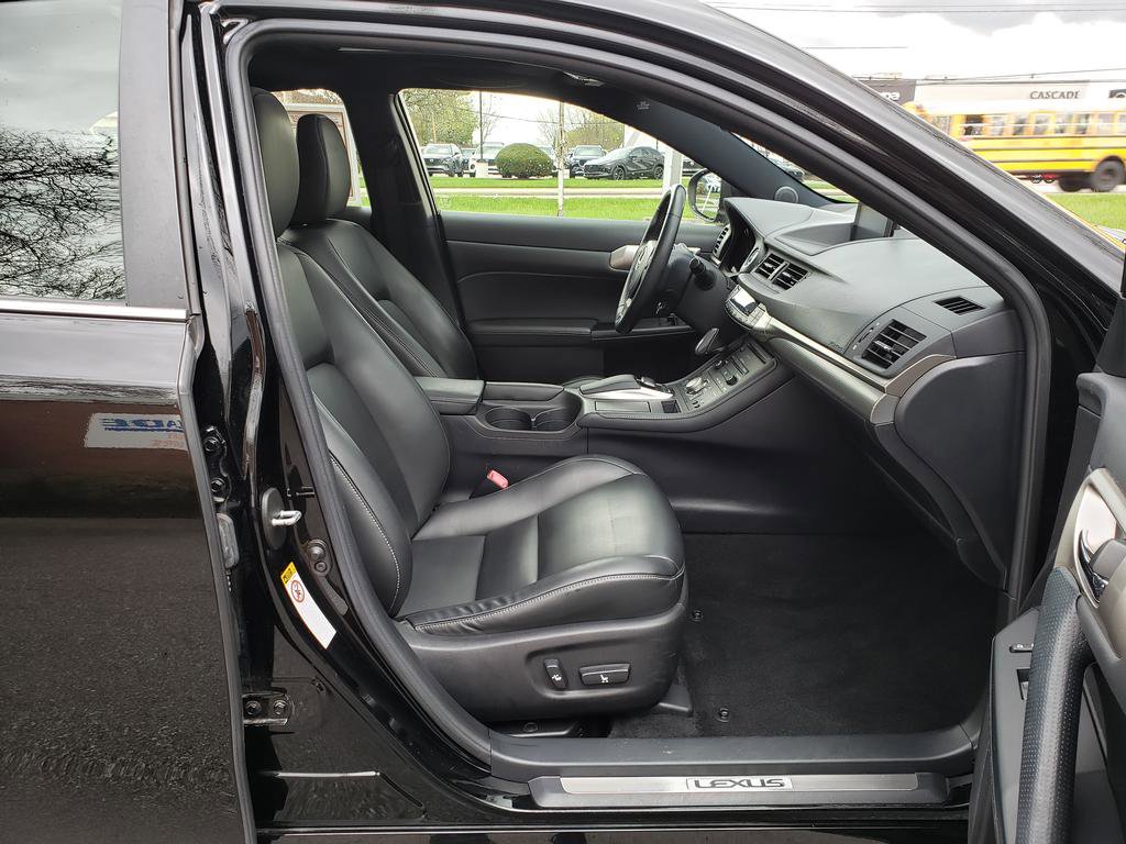 Used 2014 Lexus CT 200h w/ F Sport w/Nuluxe Interior image 17