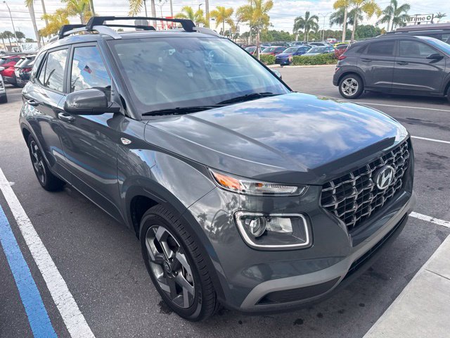 Used 2025 Hyundai Venue SEL FWD image 4