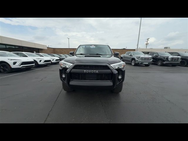Used 2024 Toyota 4Runner TRD Off-Road Premium w/ Moonroof Package AWD/4WD image 3