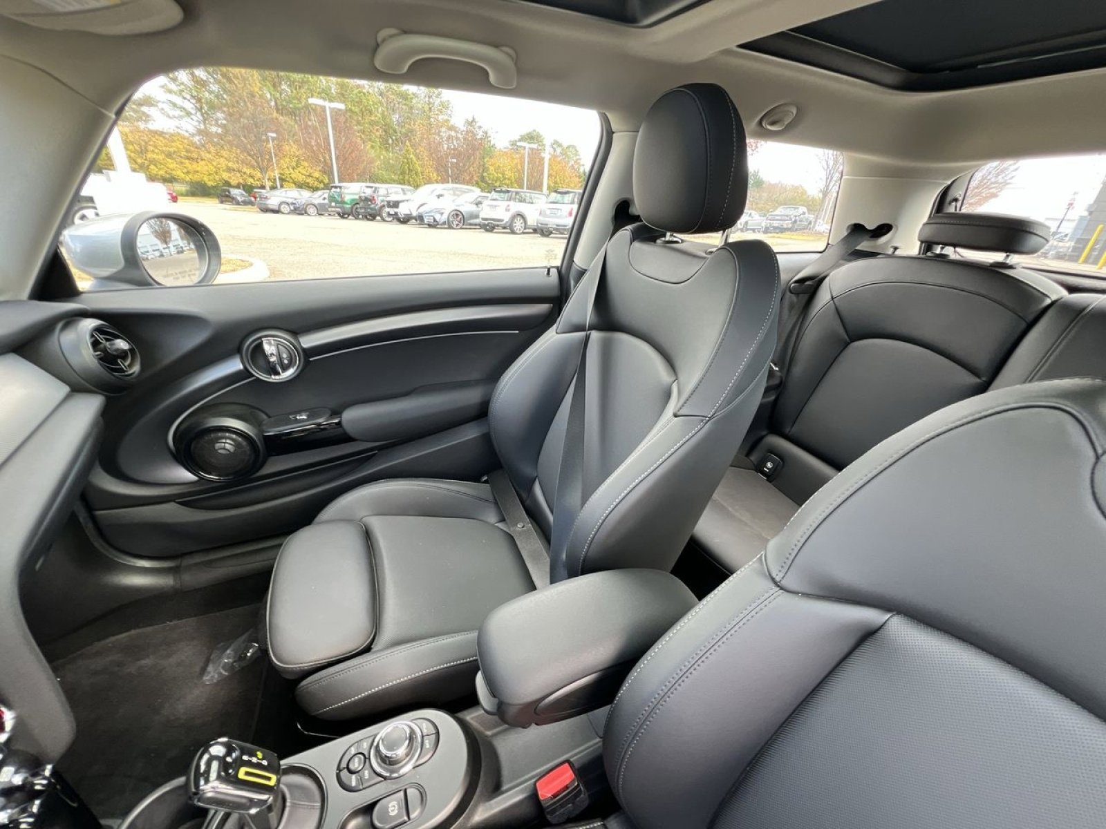 Certified 2024 MINI Cooper SE image 3