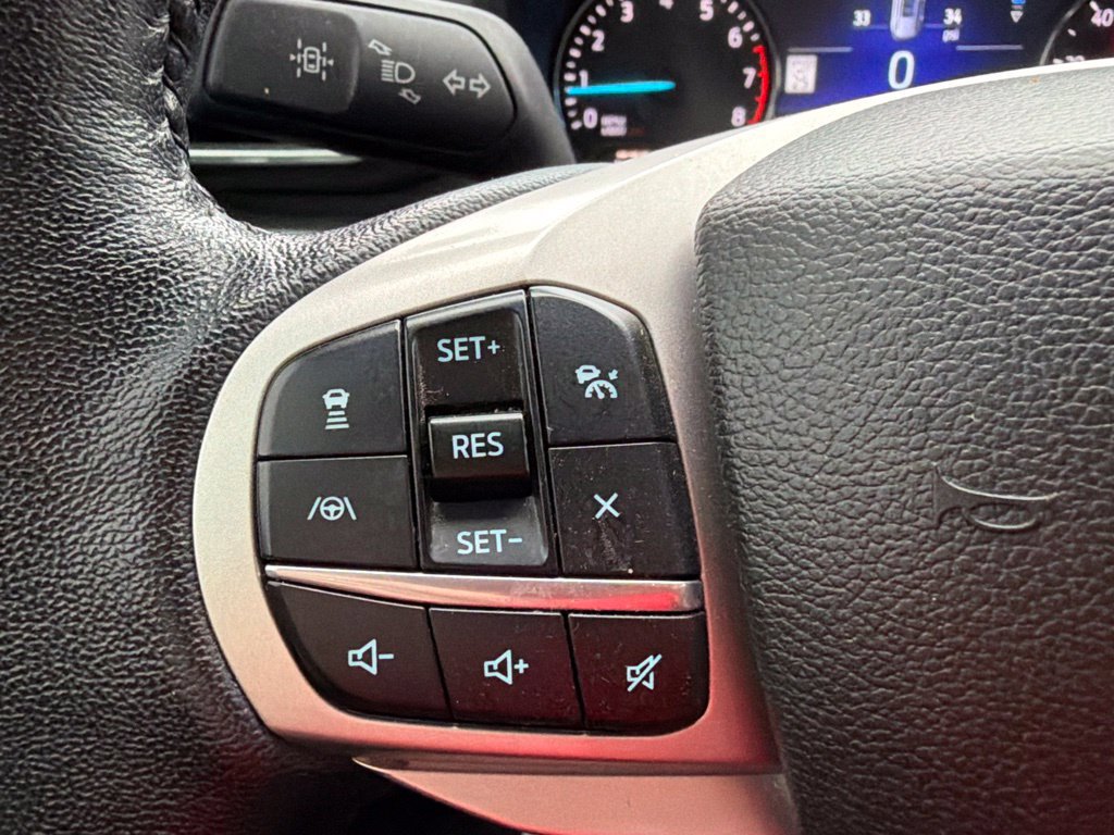 Used 2022 Ford Explorer XLT w/ Equipment Group 202A AWD/4WD image 24