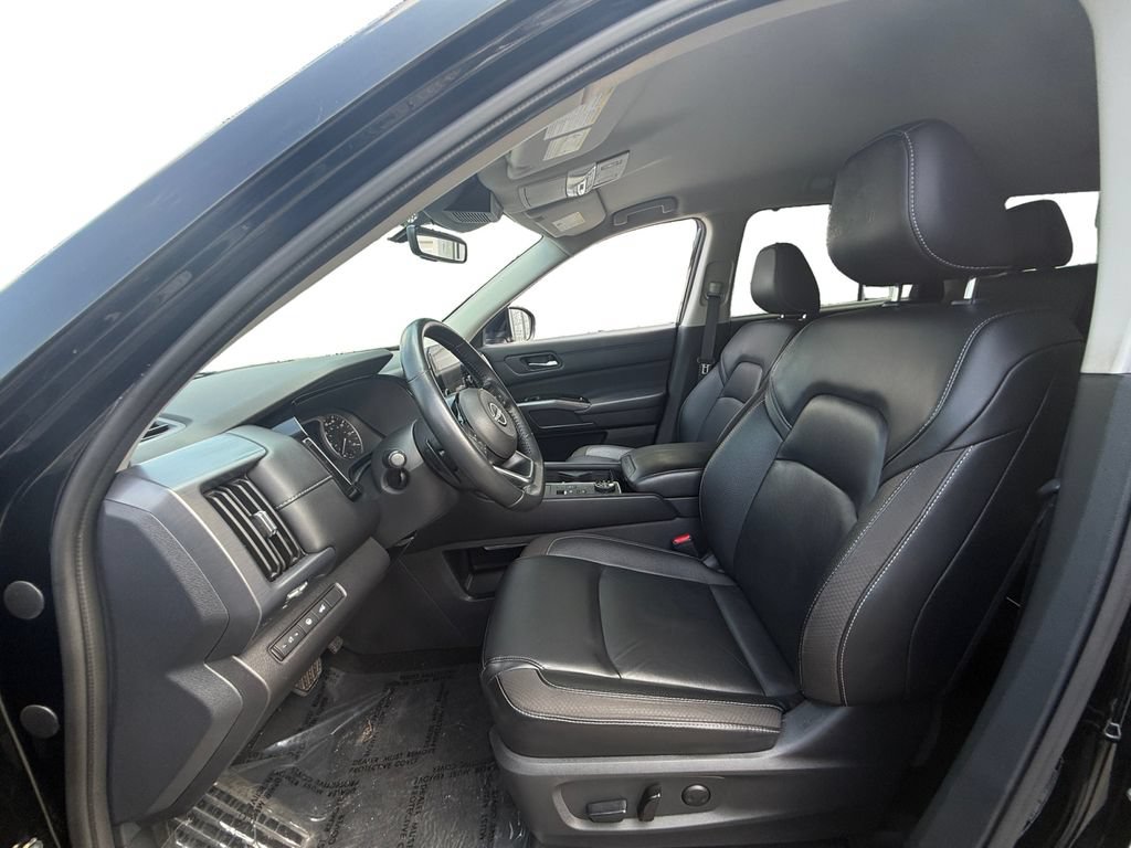 Used 2023 Nissan Pathfinder SL AWD/4WD image 9