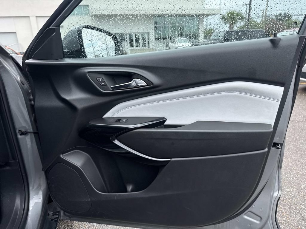 Used 2025 Chevrolet Trax LT FWD image 14