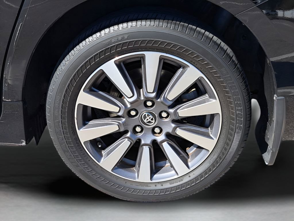 Used 2018 Toyota Sienna Limited Premium w/ Carpet Mat Package image 5