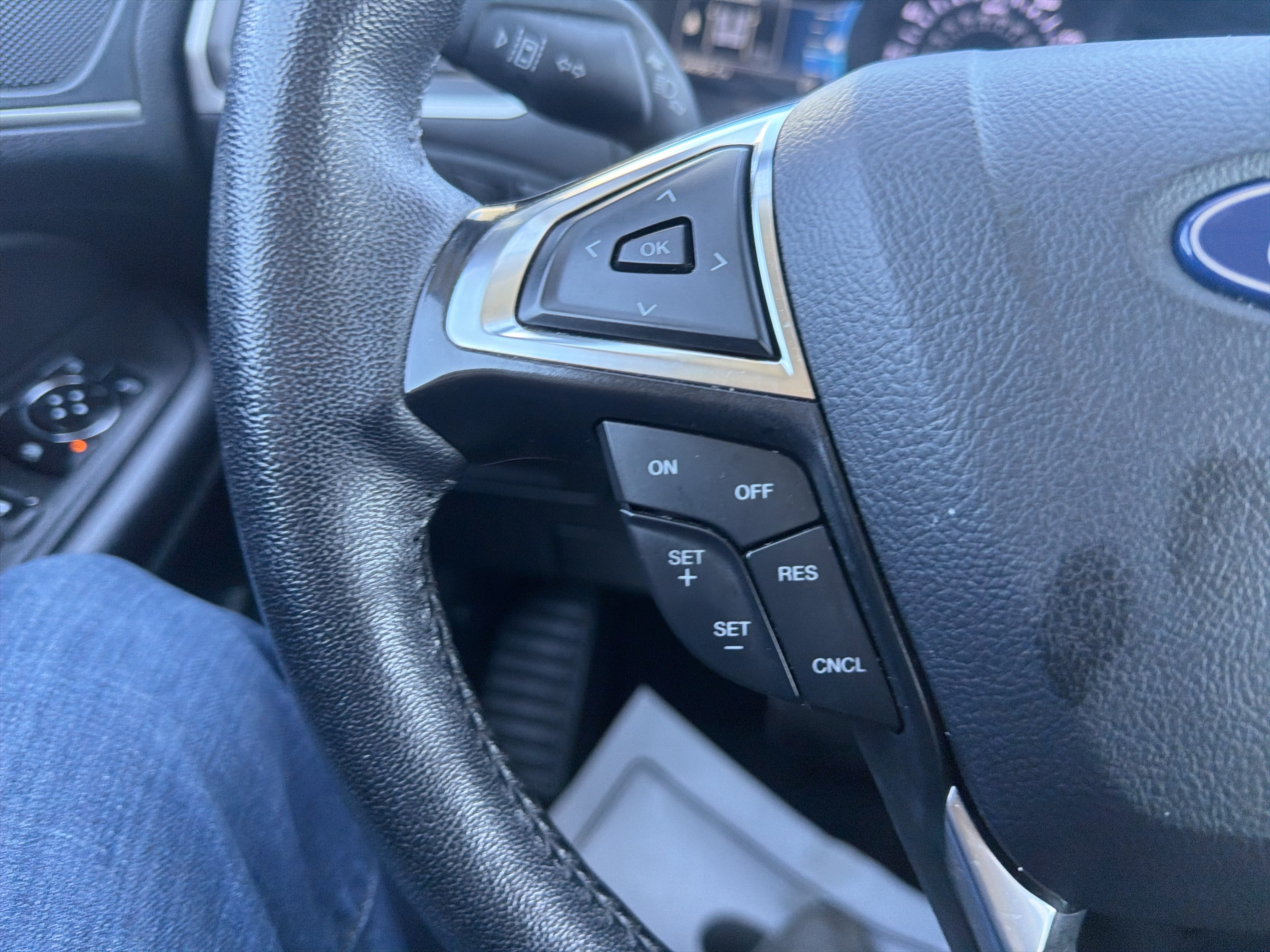 Used 2024 Ford Edge SEL AWD/4WD image 18