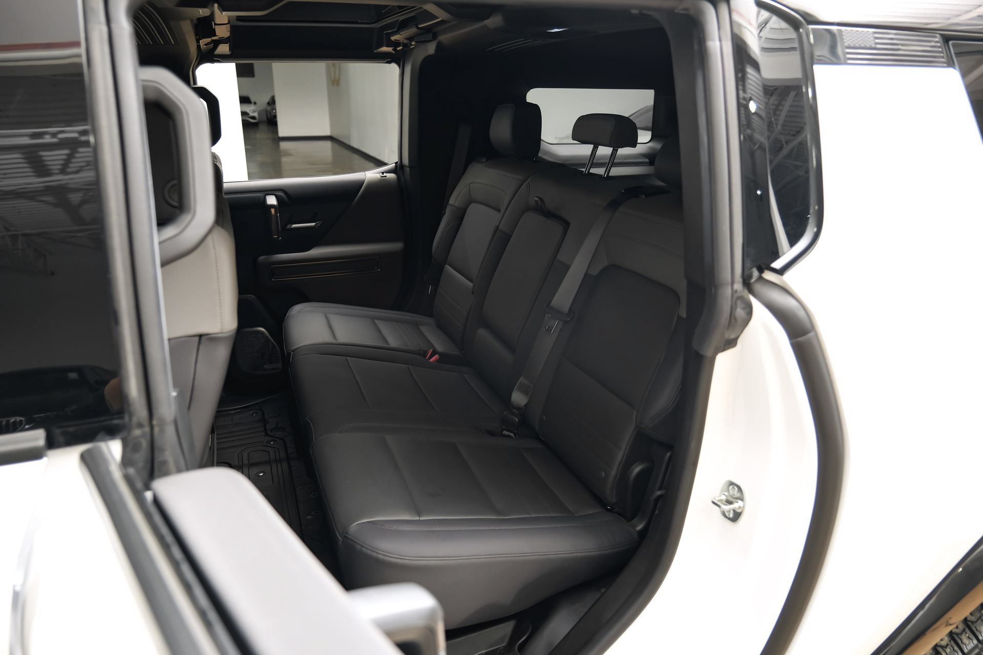 Used 2025 GMC Hummer EV 2X w/ LPO, Sport Package AWD/4WD image 48
