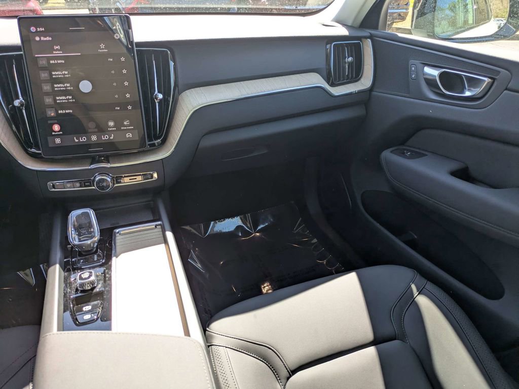 Used 2026 Volvo XC60 B5 Core image 18