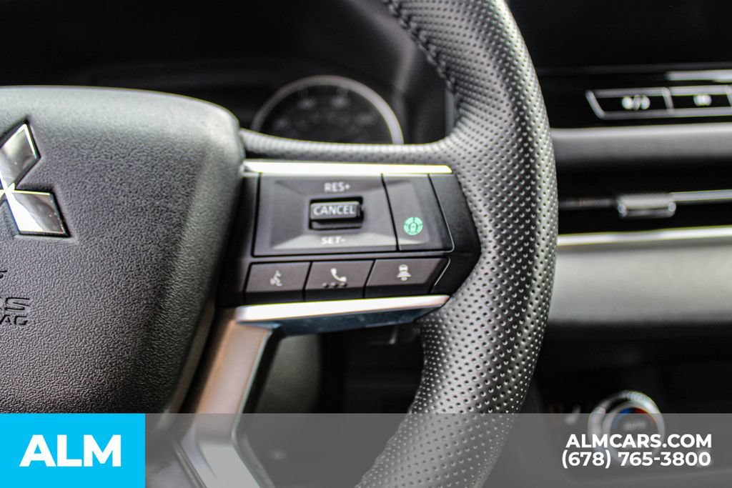Used 2025 Mitsubishi Outlander SE FWD image 29